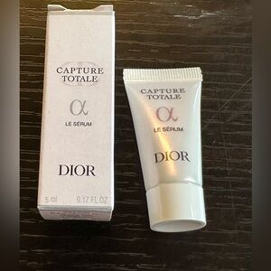 Dior Capture Totale Le Sérum Anti-Aging Serum.